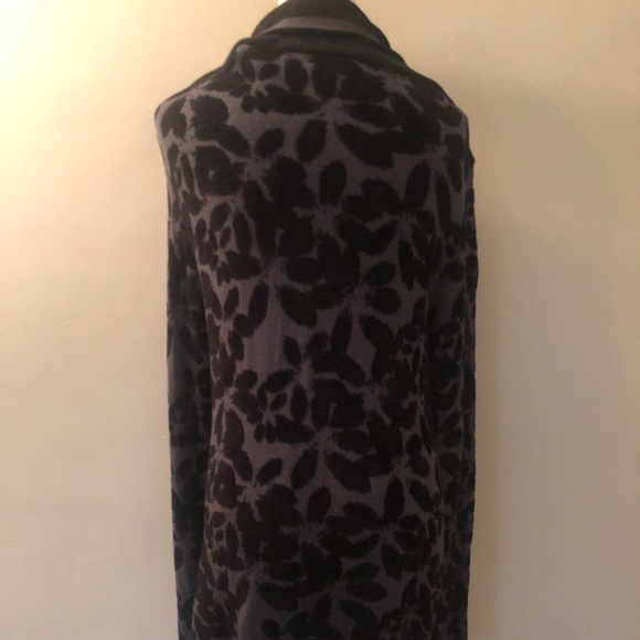 Tricot Chic Black and Gray Print Cardigan Sz: 8 🖤 - Picture 4 of 7